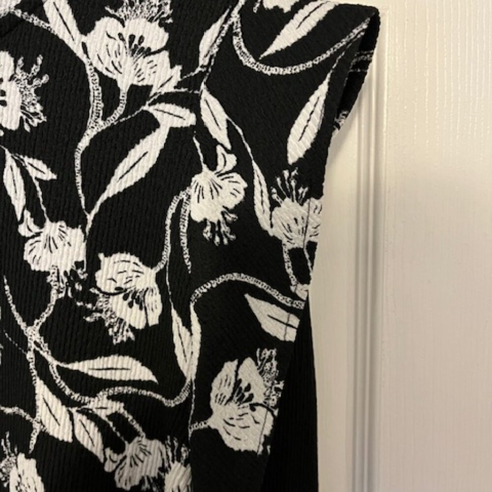 Tahari 2-piece crepe outfit - wide leg pants, cap sleeve top - super comfy - XL - Picture 2 of 7